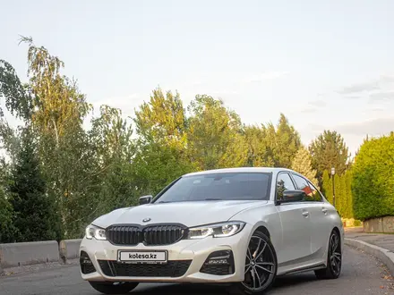 BMW 330 2019 года за 21 300 000 тг. в Алматы – фото 2