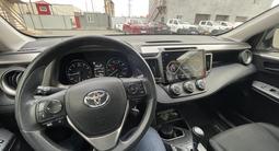 Toyota RAV4 2018 годаүшін11 500 000 тг. в Атырау – фото 4