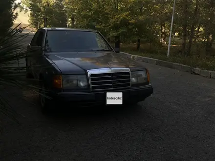 Mercedes-Benz E 260 1990 года за 1 500 000 тг. в Алматы