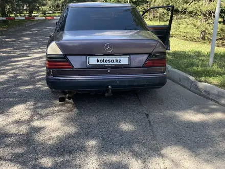 Mercedes-Benz E 260 1990 года за 1 500 000 тг. в Алматы – фото 4