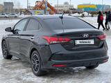 Hyundai Solaris 2022 года за 8 300 000 тг. в Уральск – фото 4