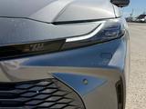 Toyota Camry Luxe 2026 года за 23 190 000 тг. в Актобе – фото 3
