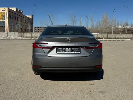 Toyota Camry Luxe 2026 года за 23 190 000 тг. в Актобе – фото 9