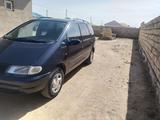 Volkswagen Sharan 1996 года за 2 500 000 тг. в Актау