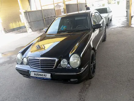 Mercedes-Benz E 280 2001 года за 5 000 000 тг. в Шымкент – фото 2