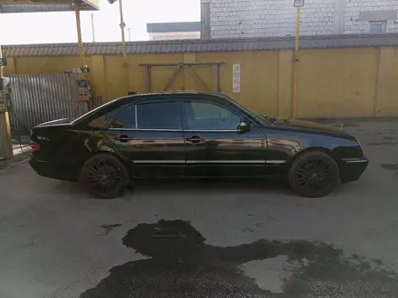 Mercedes-Benz E 280 2001 года за 5 000 000 тг. в Шымкент – фото 7