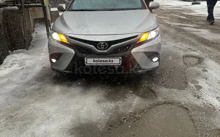 Toyota Camry 2020 года за 13 500 000 тг. в Алматы