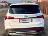 Hyundai Santa Fe 2021 года за 15 300 000 тг. в Уральск – фото 3