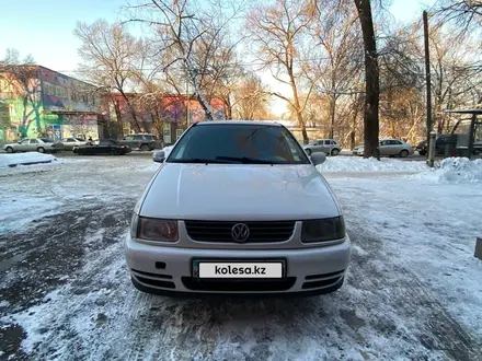 Volkswagen Polo 1999 года за 1 500 000 тг. в Алматы – фото 4