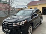 Toyota Highlander 2016 года за 12 500 000 тг. в Атырау