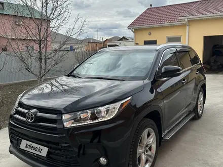 Toyota Highlander 2016 года за 12 500 000 тг. в Атырау