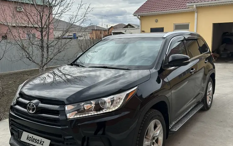 Toyota Highlander 2016 года за 12 500 000 тг. в Атырау