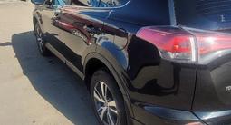 Toyota RAV4 2016 года за 10 800 000 тг. в Семей – фото 2
