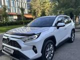 Toyota RAV4 2021 годаүшін18 700 000 тг. в Алматы – фото 2