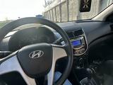 Hyundai Solaris 2013 года за 4 500 000 тг. в Уральск – фото 5