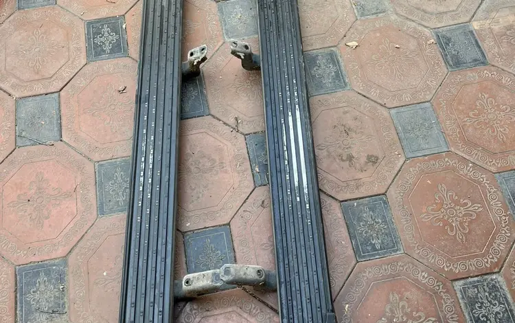 Подножки наружние на Лэнд Крузер 200 07-15 за 45 000 тг. в Алматы