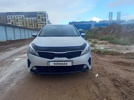 Kia Rio 2021 года за 7 200 000 тг. в Астана