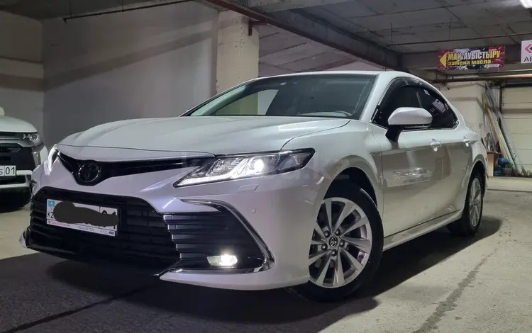 Toyota Camry 2023 года за 16 700 000 тг. в Астана