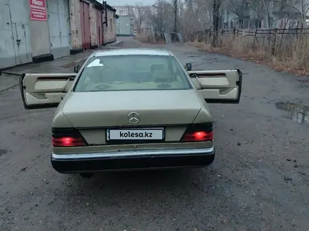 Mercedes-Benz E 200 1990 года за 900 000 тг. в Караганда – фото 4