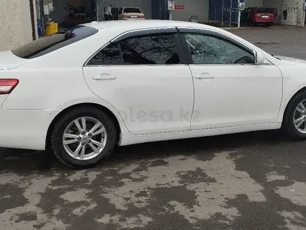 Toyota Camry 2010 года за 6 700 000 тг. в Тараз – фото 2