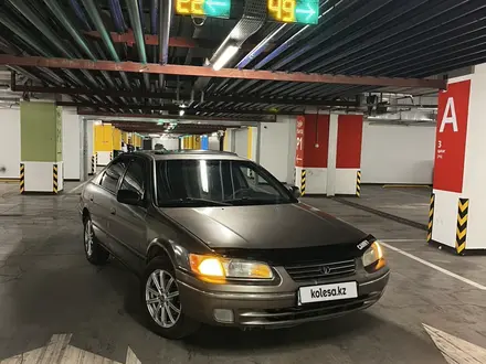 Toyota Camry 1999 года за 3 500 000 тг. в Алматы – фото 2