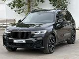 BMW X7 2021 года за 44 900 000 тг. в Уральск – фото 2