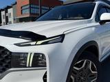 Hyundai Santa Fe 2021 года за 16 000 000 тг. в Караганда – фото 2