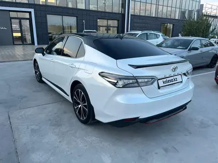 Toyota Camry 2020 года за 14 500 000 тг. в Туркестан – фото 4