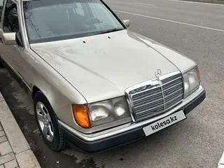 Mercedes-Benz E 230