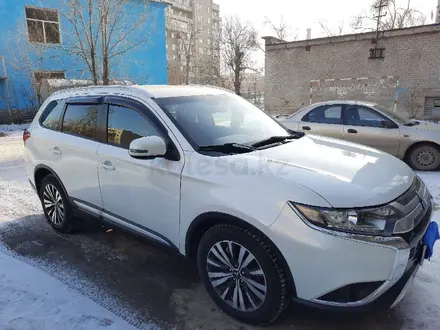 Mitsubishi Outlander 2019 года за 11 850 000 тг. в Семей – фото 2