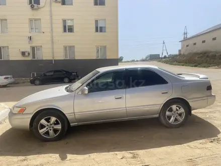 Toyota Camry 1998 года за 3 200 000 тг. в Актау – фото 2