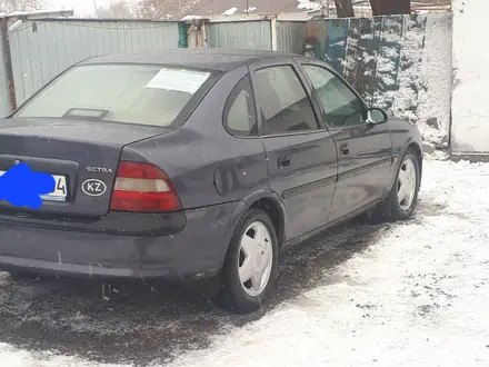 Opel Vectra 1997 года за 1 200 000 тг. в Актобе – фото 3