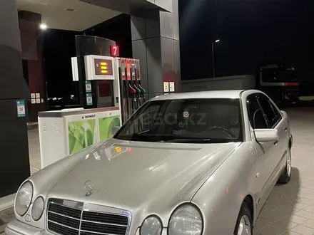 Mercedes-Benz E 230 1996 года за 2 700 000 тг. в Экибастуз