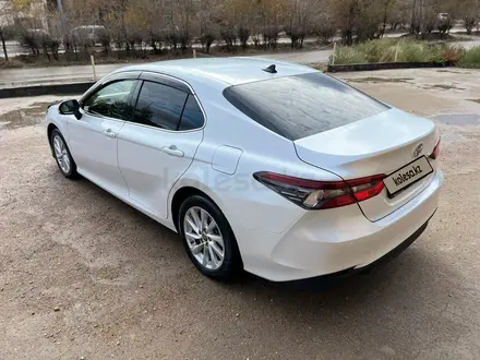 Toyota Camry 2023 года за 18 500 000 тг. в Сатпаев – фото 4