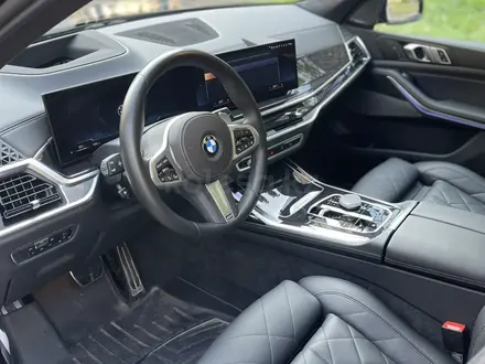 BMW X7 2022 года за 56 500 000 тг. в Алматы – фото 3