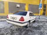 Mercedes-Benz C 200 1994 года за 850 000 тг. в Караганда – фото 2