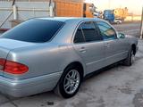 Mercedes-Benz E 200 1996 года за 3 200 000 тг. в Астана – фото 2