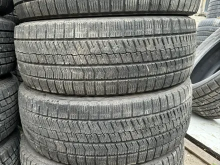 225/45/18 Bridgestone. Зимний комплект за 110 000 тг. в Алматы