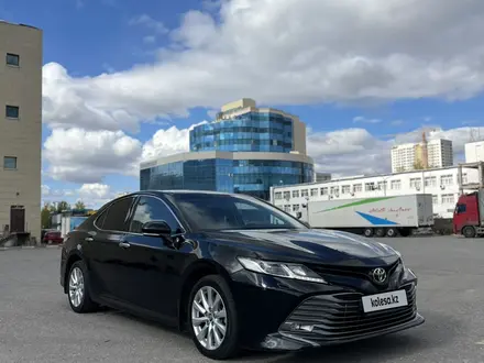 Toyota Camry 2018 года за 12 600 000 тг. в Астана – фото 3