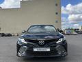 Toyota Camry 2018 года за 12 800 000 тг. в Астана – фото 2