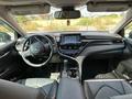 Toyota Camry 2021 года за 12 000 000 тг. в Актобе – фото 4