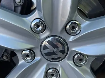 Колпачок колёсного болта VW Volkswagen за 300 тг. в Актобе