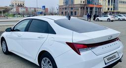 Hyundai Elantra 2022 года за 9 700 000 тг. в Атырау – фото 2