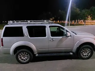 Nissan Pathfinder, 2011