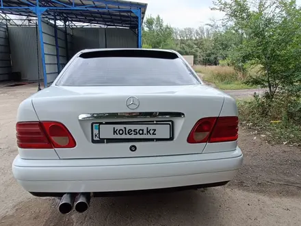 Mercedes-Benz E 200 1996 года за 3 500 000 тг. в Семей – фото 3