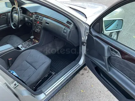 Mercedes-Benz E 200 1998 года за 3 600 000 тг. в Караганда – фото 17