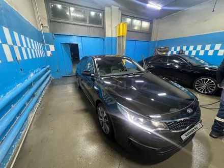 Kia K5 2017 года за 8 100 000 тг. в Алматы – фото 10
