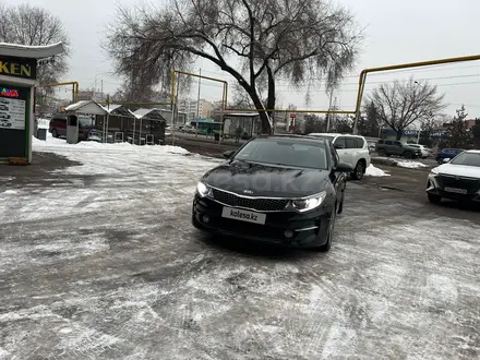 Kia K5 2017 года за 8 100 000 тг. в Алматы – фото 2