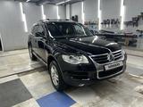 Volkswagen Touareg 2008 года за 7 500 000 тг. в Астана – фото 4