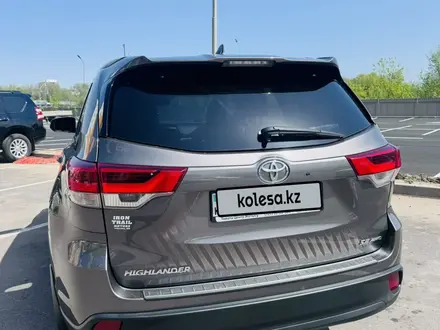 Toyota Highlander 2018 года за 18 000 000 тг. в Алматы – фото 4